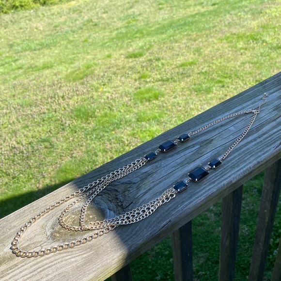 Statement necklace Long chain triple strand necklace gold tone faux black stones - Picture 4 of 13